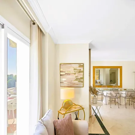Luxury Penthouse With Sea Views In Golden Mile, Puente Area *