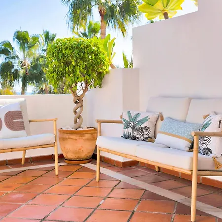 Luxury Penthouse With Sea Views In Golden Mile, Puente Area Apartment