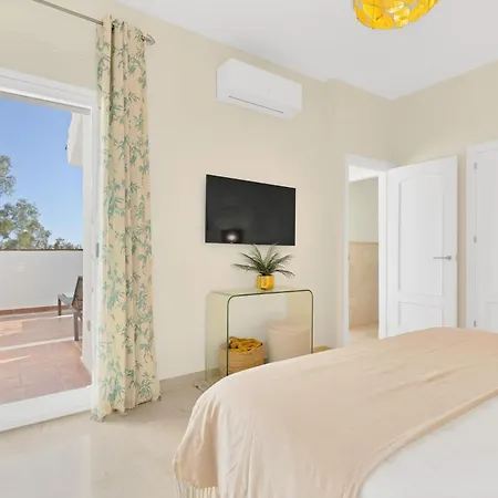 Apartment Luxury Penthouse With Sea Views In Golden Mile, Puente Area *